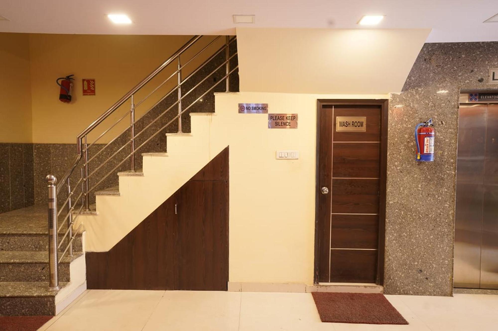 Hotel Tourist Palace New Delhi Exterior foto